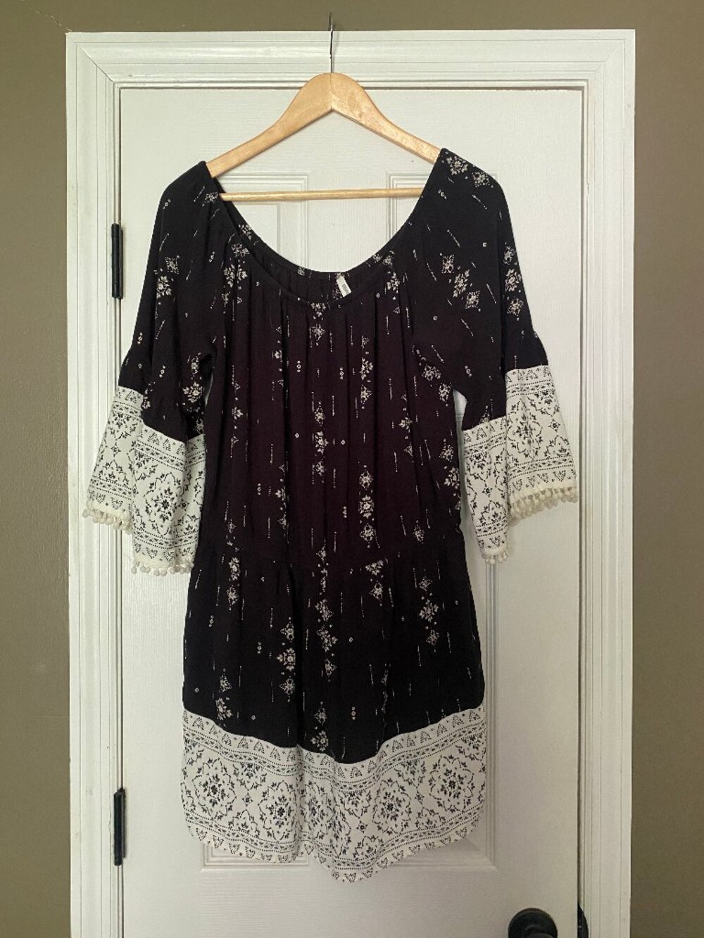 Mudd Black & White Boho Romper with Pom Pom Sleeve Detail - Women's Size XL